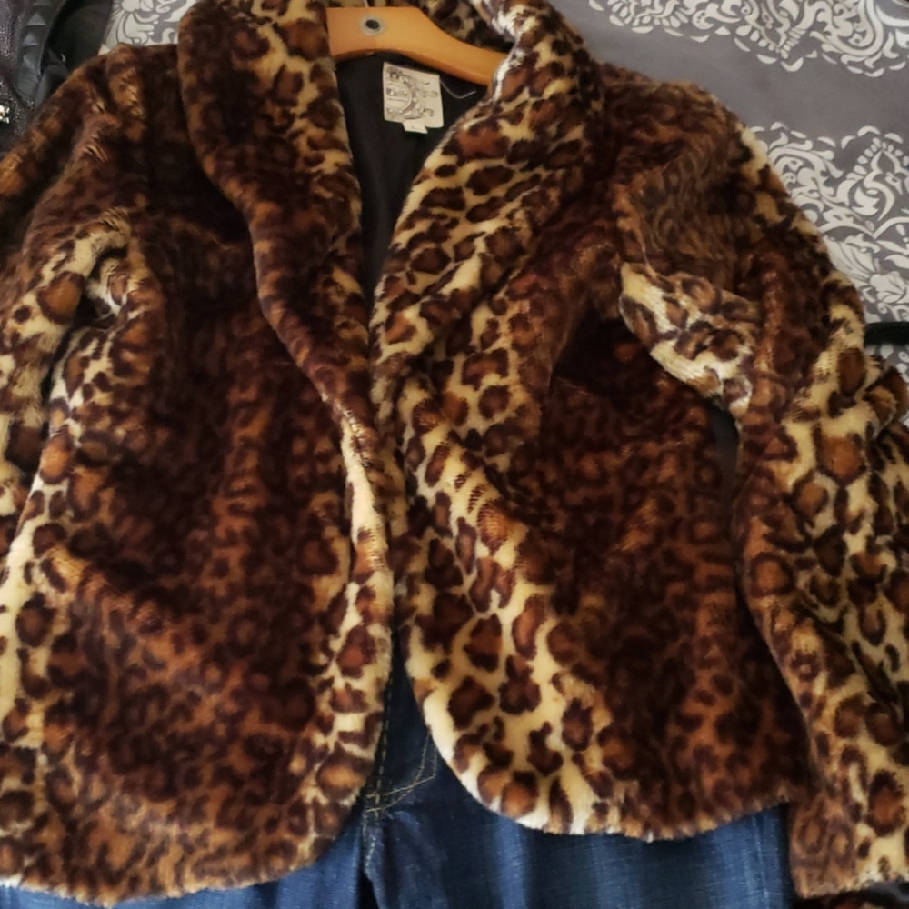 SOLD SUPER SOFT LEOPARD JACKET - Picture 6 of 6